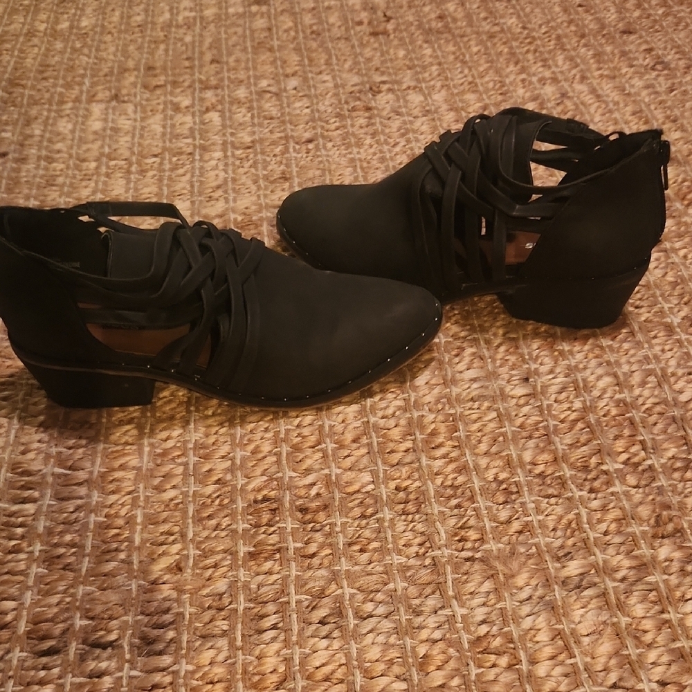 Maurices Black Ankle Cowboy Soft Leather Boots Cutouts And Strap Details